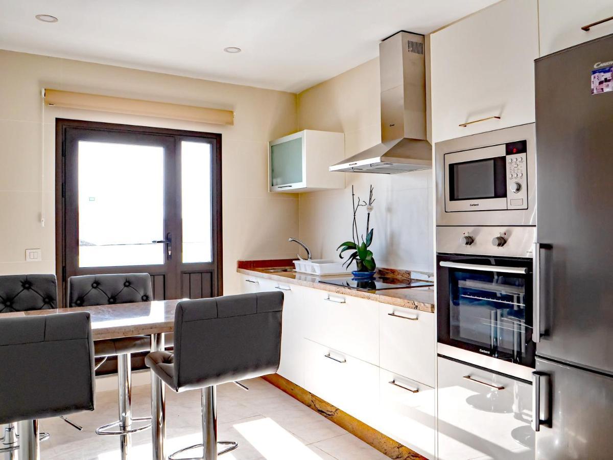 Comfortable House In Tias With Free Parking Luaran gambar